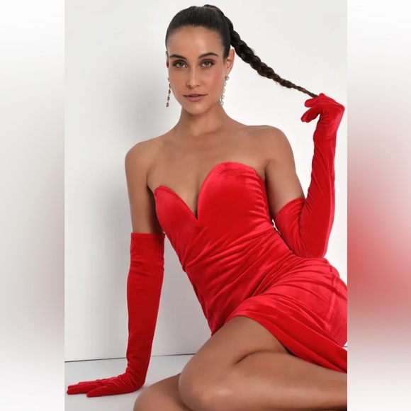 Lulus velvet red dress, perfect for Christmas, new years or valentines gala. - Picture 4 of 4